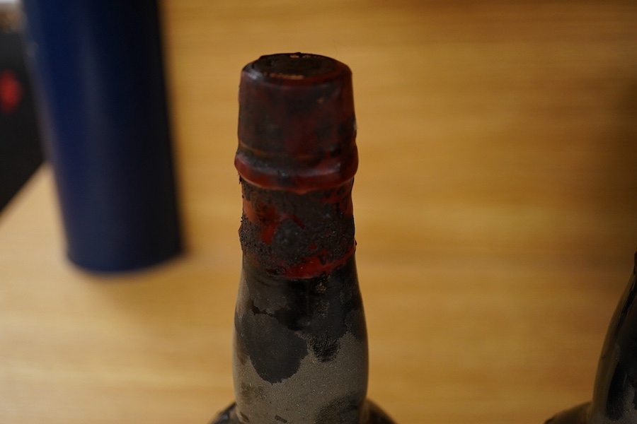 Six bottles of wine and spirits including; Muscat de Beaumes de Venise, Ramirez de la Piscina Rioja 1998, Gevrey-Chambertin 1999, Glenside Scotch Whisky, Dos Cortados sherry, A Winter’s Tale sherry, etc.